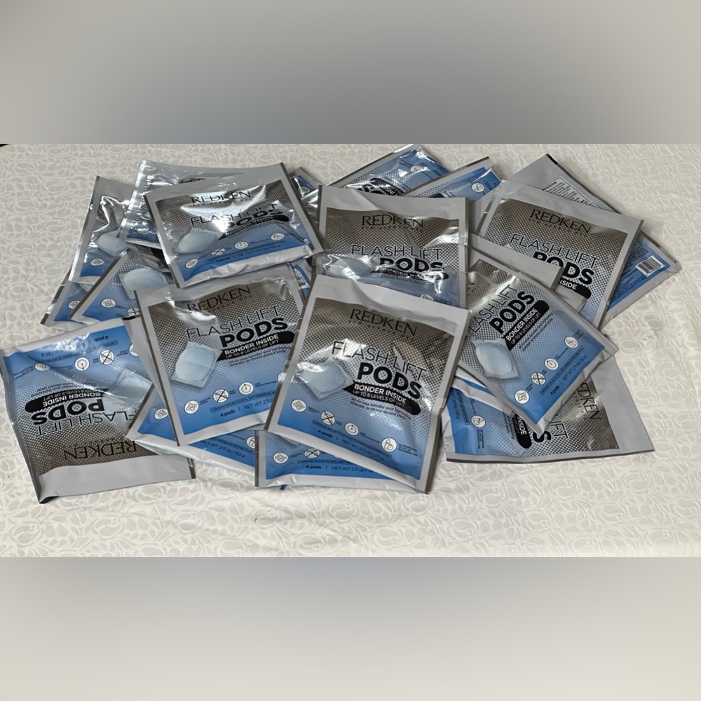 Redken flash lift lightener pods 30 bags. 120 pods total